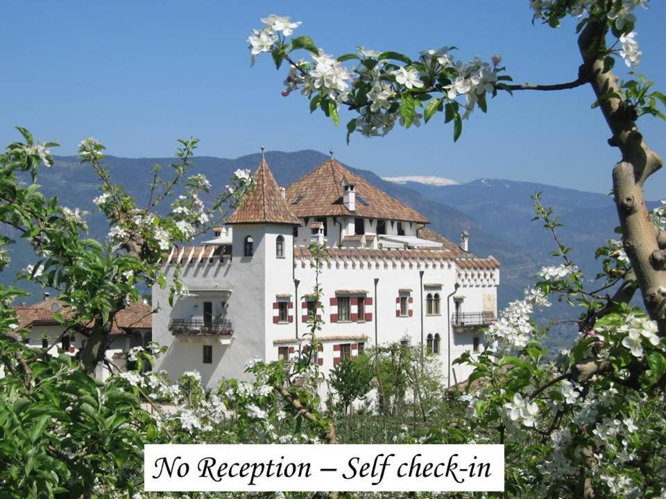 Apartments Schloss Paschbach Appiano Sulla Strada Del Vino Dış mekan fotoğraf