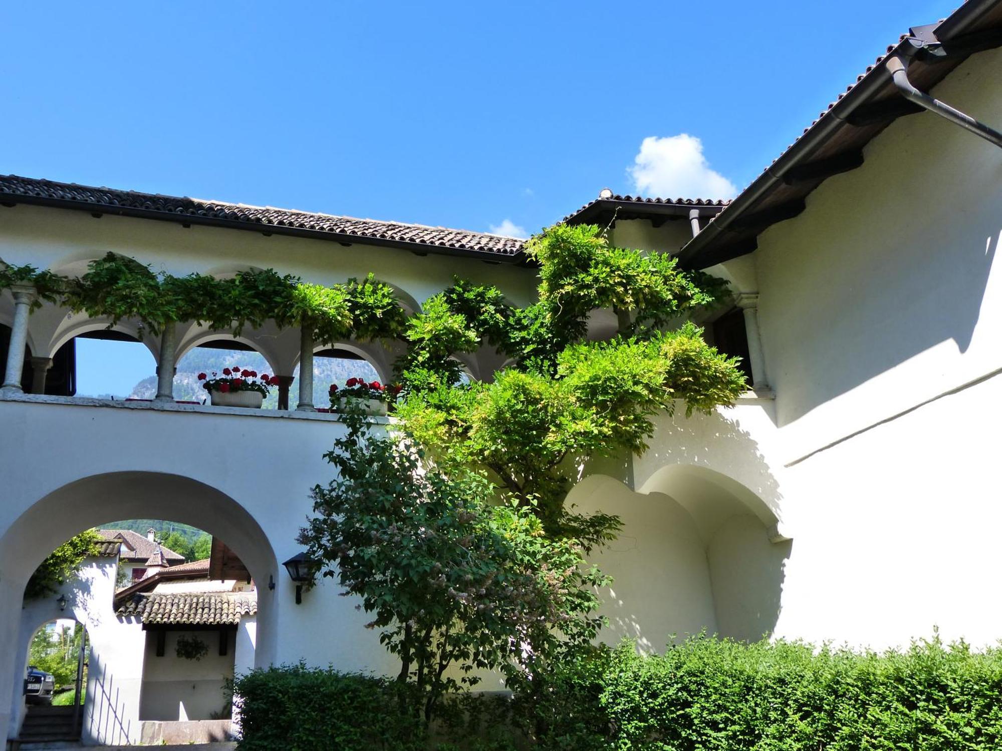 Apartments Schloss Paschbach Appiano Sulla Strada Del Vino Dış mekan fotoğraf